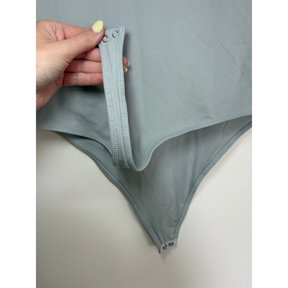 Vitality Bodysuit Large Grey Sleeveless Crew Neck Athletic Stretch Snap Closure - Picture 3 of 6